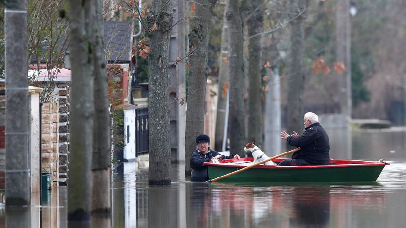 МИД предупредил российских туристов о наводнении в Париже