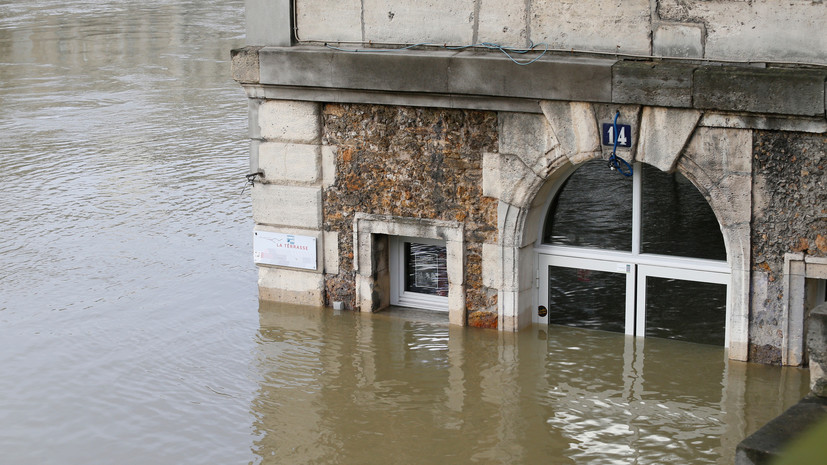 Уровень воды в Сене на территории Парижа достиг пика