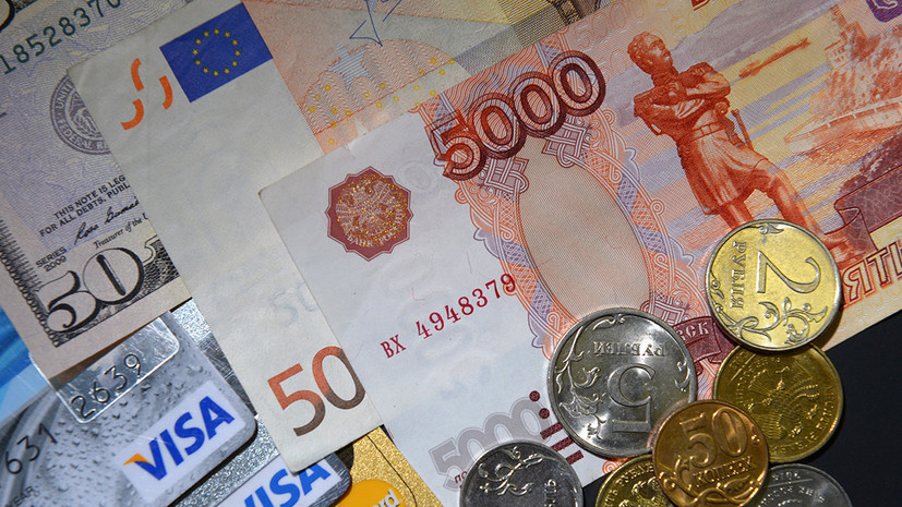 В ожидании санкций: евро показал рекордный за два месяца рост по отношению к рублю
