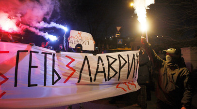 Украинские активисты у Киево-Печерской лавры