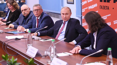 Президент РФ Владимир Путин на встрече с руководителями российских печатных СМИ и информационных агентств 