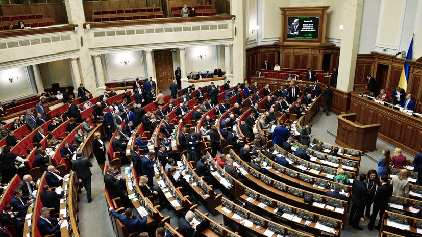 Политолог о реакции Рады на принятый в Польше закон: Киев находится в зависимом положении