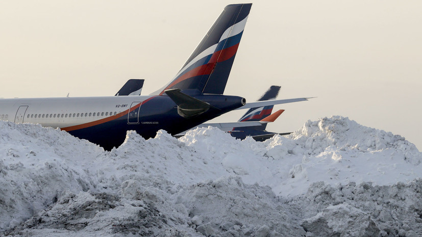 В московских аэропортах отменено и задержано более 60 рейсов