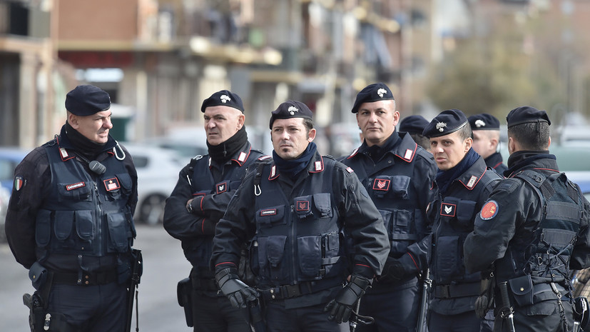 В Италии в городе Мачерата неизвестные устроили стрельбу из автомобиля 