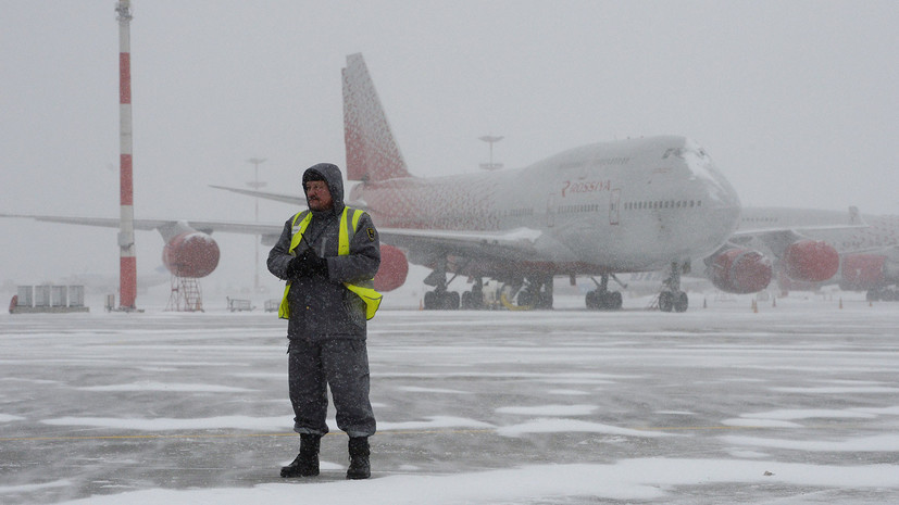 В московских аэропортах отменено и задержано почти 90 рейсов