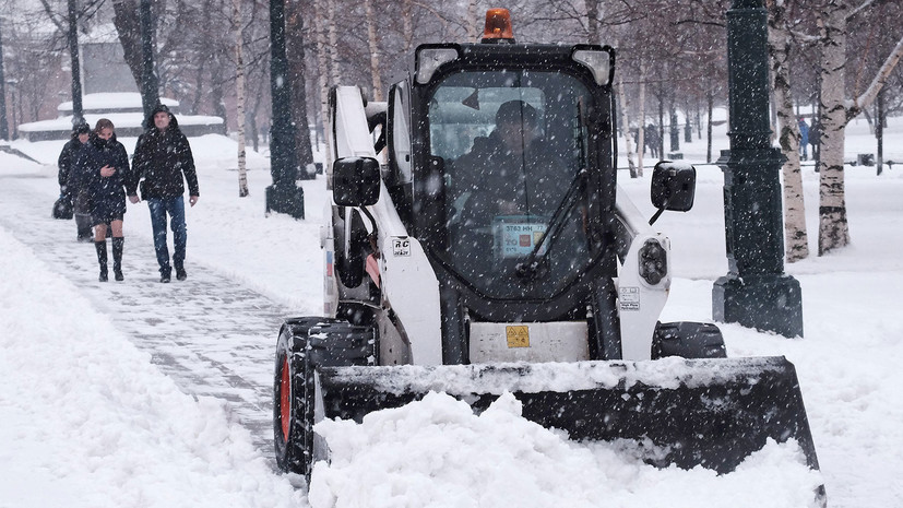 Число пострадавших из-за сильного снегопада в Москве возросло до пяти