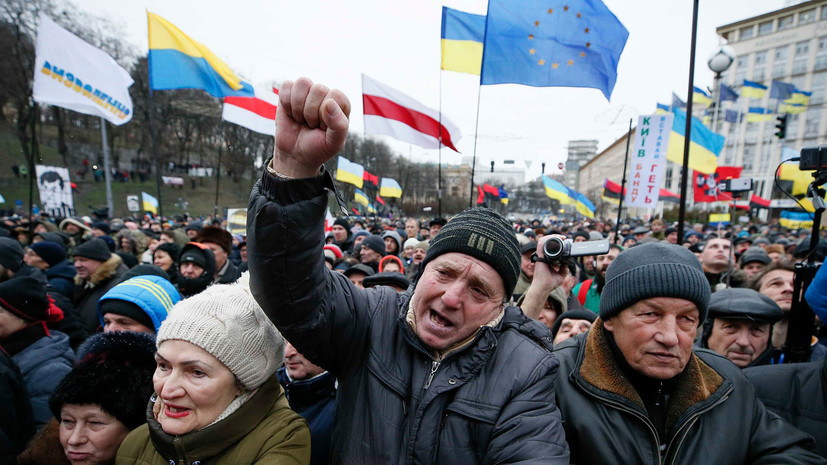 Сторонники Саакашвили призвали Порошенко выйти на Майдан 18 февраля и объявить об отставке