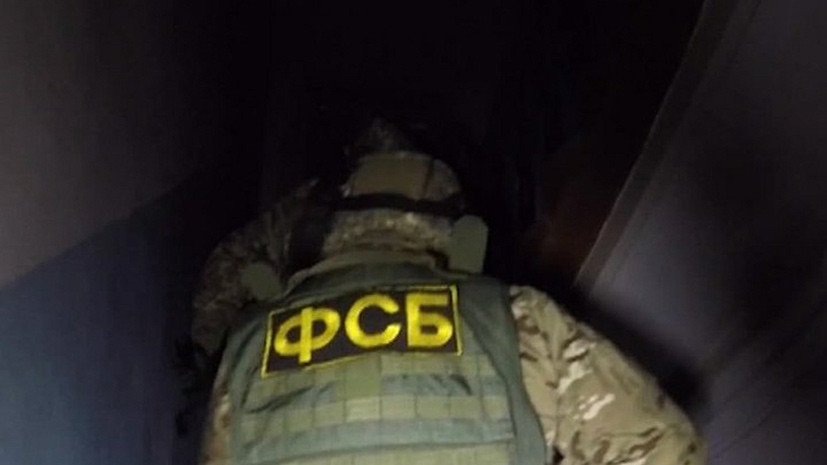 Источник: ФСБ проводит обыски у врио премьера Дагестана и его заместителей