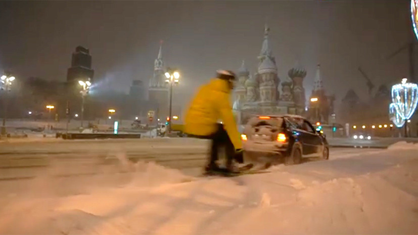 Устроивший заезд по центру Москвы лыжник рассказал о своей «молниеносной поездке»