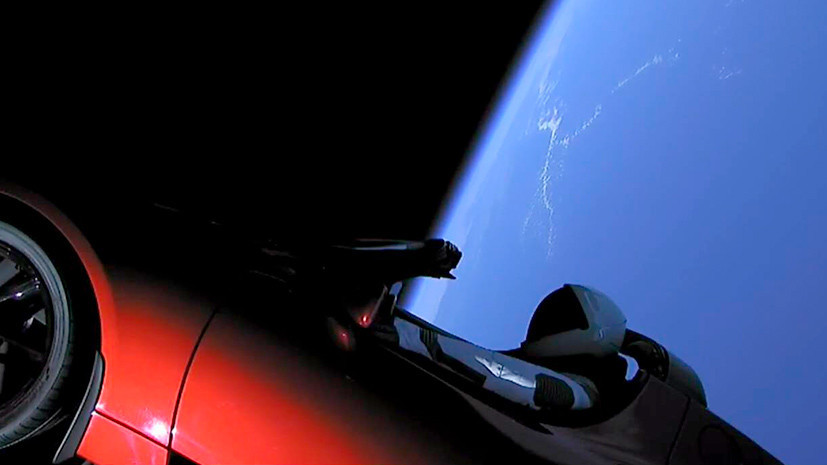 Автоэксперт объяснил, зачем Илон Маск запустил в космос автомобиль Tesla