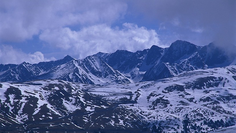 При сходе лавины во французских Пиренеях погибли три человека