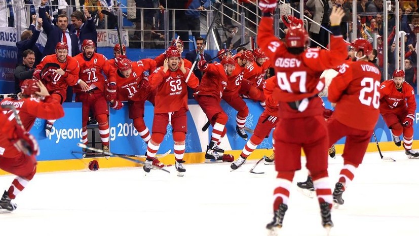 Знамя Победы, гимн в исполнении фанатов и перевёрнутый флаг Канады: как сборная России по хоккею завоевала золото ОИ