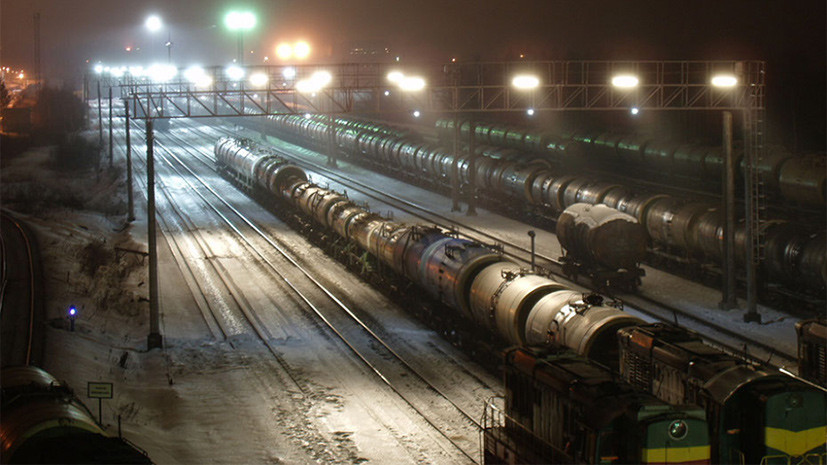 В Подмосковье произошла утечка серной кислоты из железнодорожной цистерны