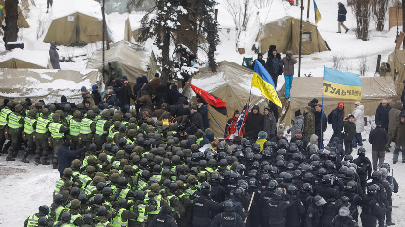 На Украине возбудили дело по факту травмирования полицейских у здания Рады
