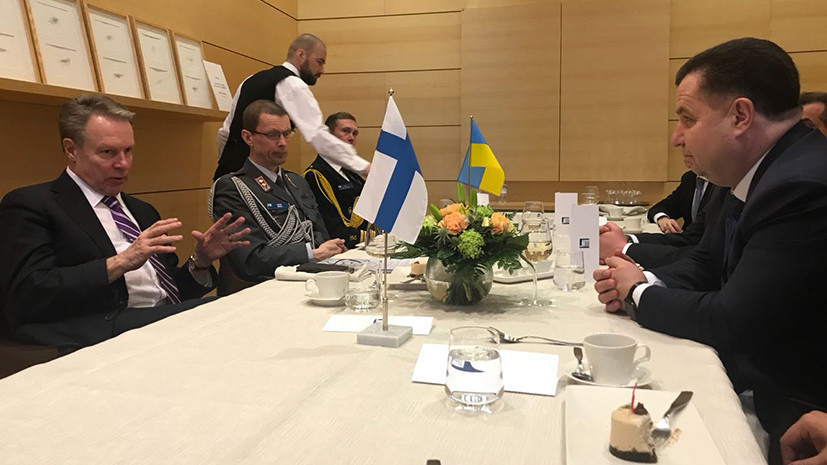 Глава Минобороны Украины обсудил привлечение Финляндии к миротворческой миссии в Донбассе
