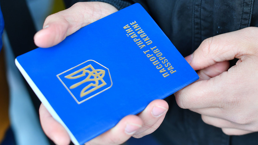 Порошенко назвал паспорт Украины одним из самых лучших в мире