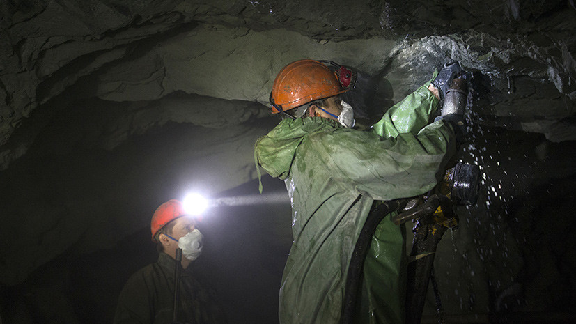 На закрытой шахте в Свердловской области пропали три человека