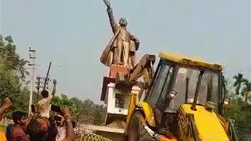 В Индии снесли памятник Ленину