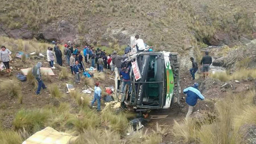 При падении автобуса в пропасть в Перу погибли 11 человек