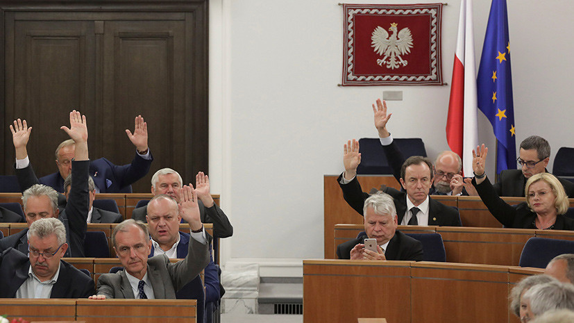 Сенат Польши принял закон о разжаловании польских военнослужащих времён коммунизма