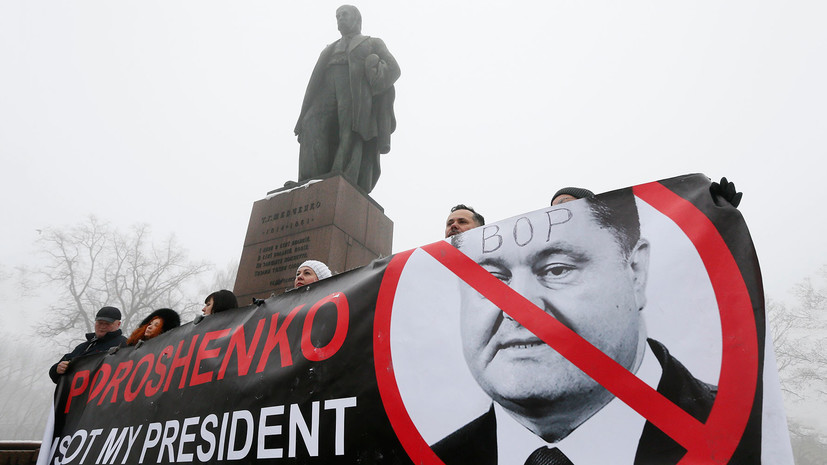 СМИ: Протестующие прорвались к памятнику Шевченко в центре Киева