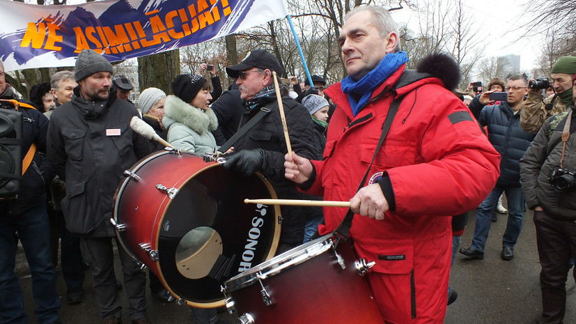 В Риге прошёл «марш с барабанами» в защиту русских школ