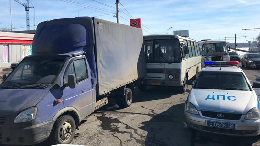 В Воронеже в ДТП с двумя автобусами пострадали шесть человек