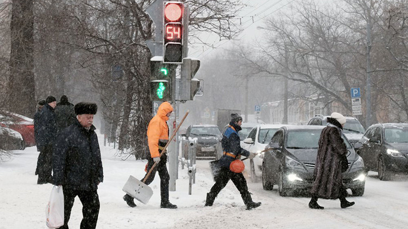 В Москве из-за непогоды водителей просят пересесть на общественный транспорт