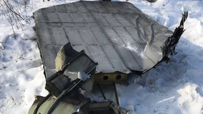 В аэропорту Якутска у грузового самолёта при взлёте сорвало створку люка