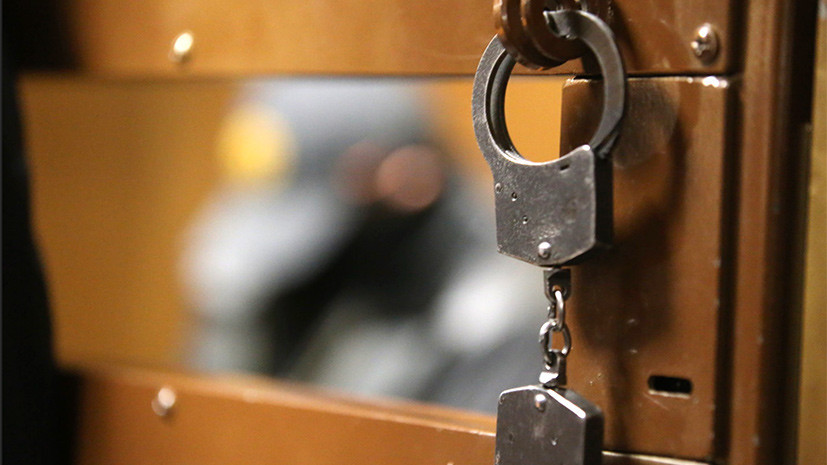 Суд продлил арест двум напавшим на детей в школе в Бурятии