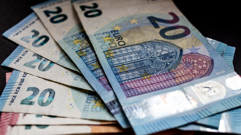 Курс евро впервые с 14 февраля превысил 71 рубль