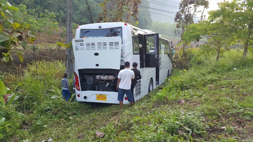 В Таиланде автобус с туристами из России врезался в дерево