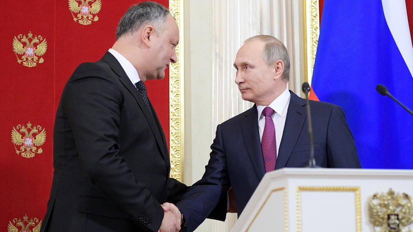 Додон поздравил Путина с победой на выборах президента России