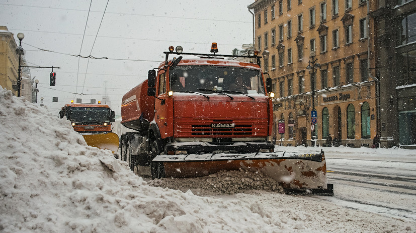 Более 300 единиц техники ликвидируют последствия непогоды в Ленинградской области