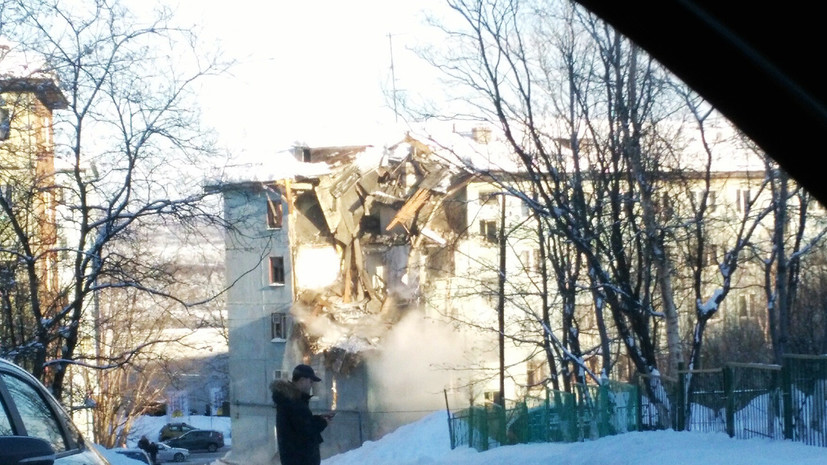 Спасатели вытащили из-под завалов в Мурманске трёх человек