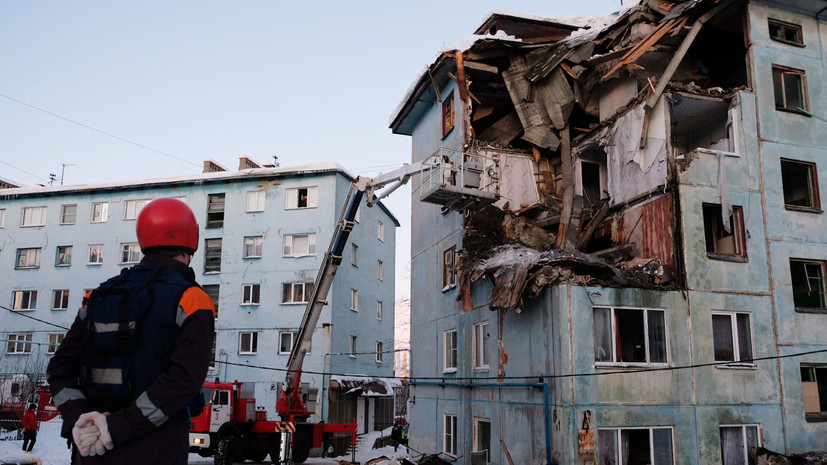 В МЧС сообщили о завершении поисково-спасательных работ на месте ЧП в Мурманске