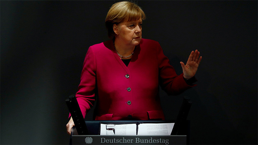 Меркель пообещала продолжить работу по обеспечению суверенитета Украины