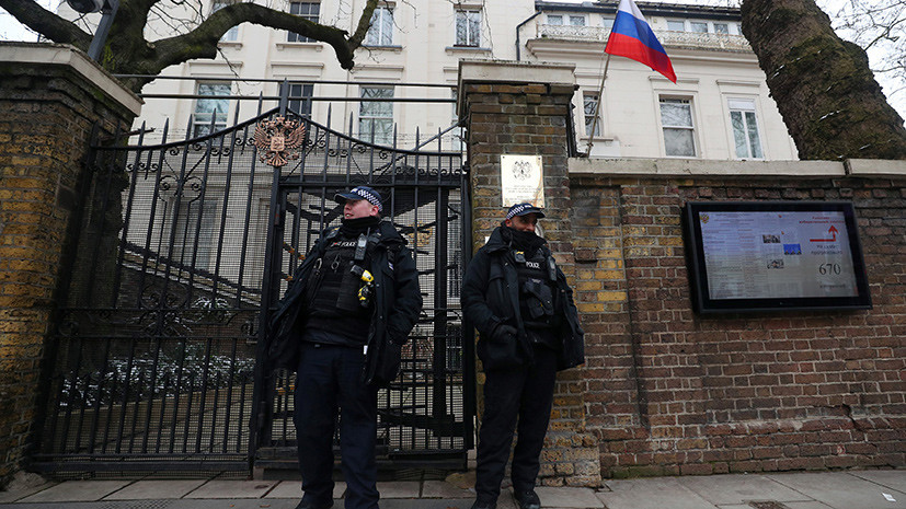 Посольство России в Британии сообщило о сокращении приёма по консульским вопросам
