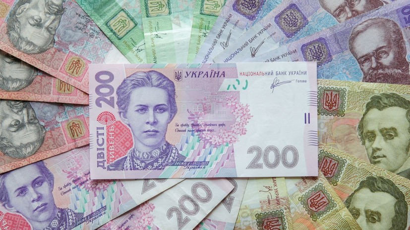 «Разграбление и рост миграции»: почему денежные переводы украинцев на родину в разы превышают зарубежные инвестиции