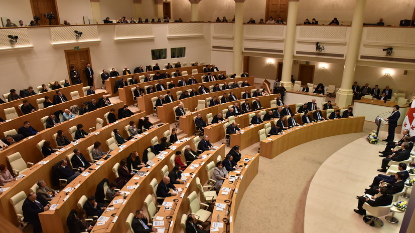Парламент Грузии принял поправки в Конституцию страны