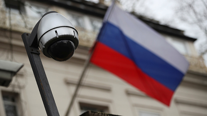 Латвия намерена выдворить одного или нескольких сотрудников посольства России