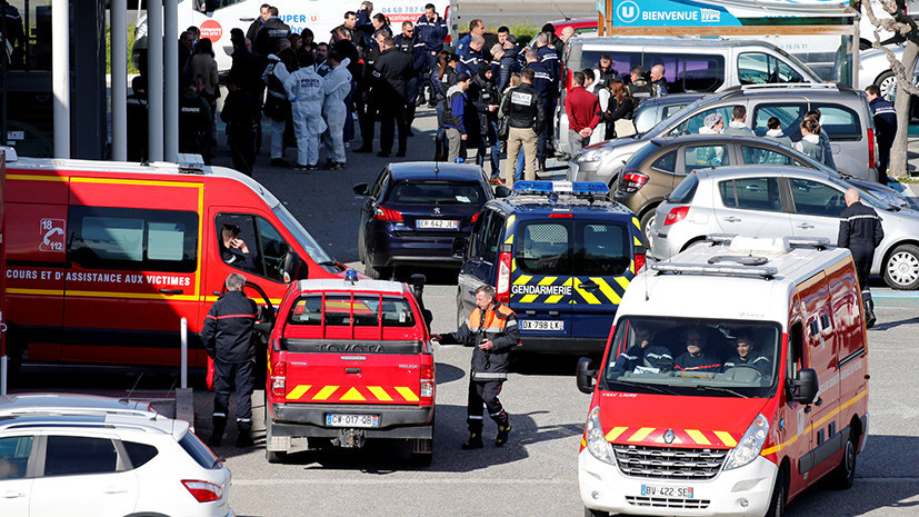 «Страна подверглась террористической атаке»: три человека погибли при захвате заложников во Франции