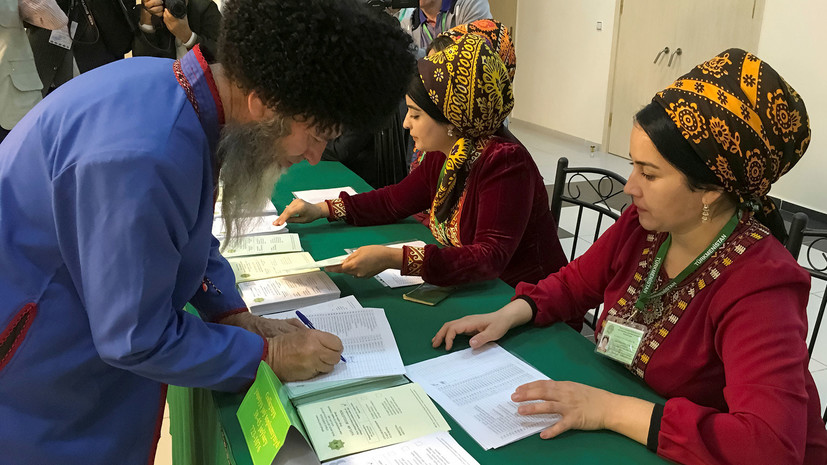 На парламентских выборах в Туркмении за четыре часа проголосовали почти 50% избирателей