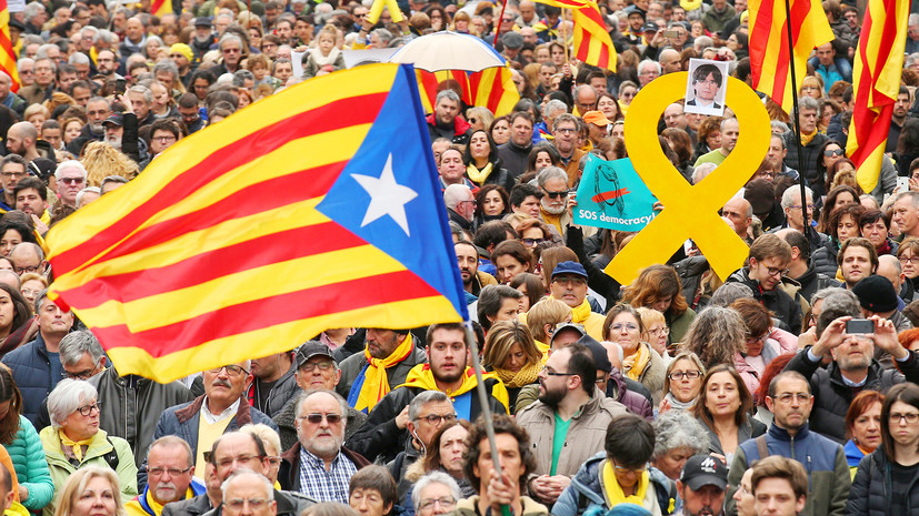 СМИ: В Каталонии тысячи человек вышли протестовать против задержания Пучдемона