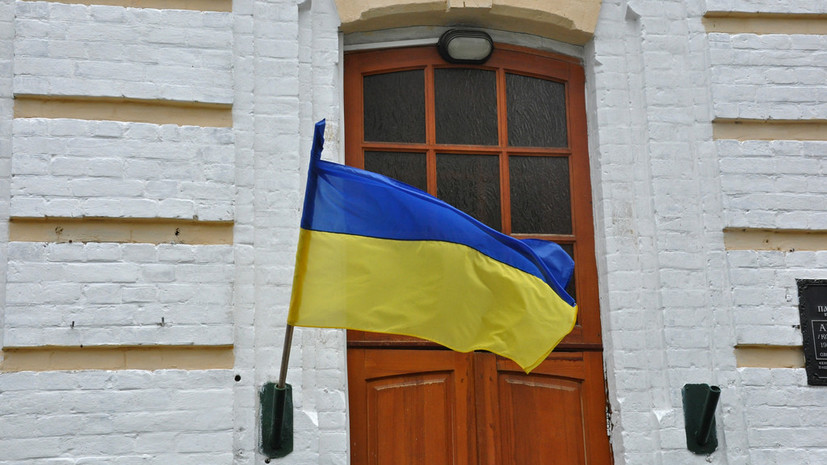 Украина высылает 13 российских дипломатов