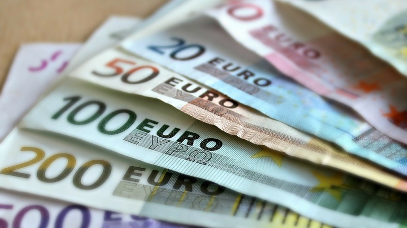 Курс евро превысил 71 рубль