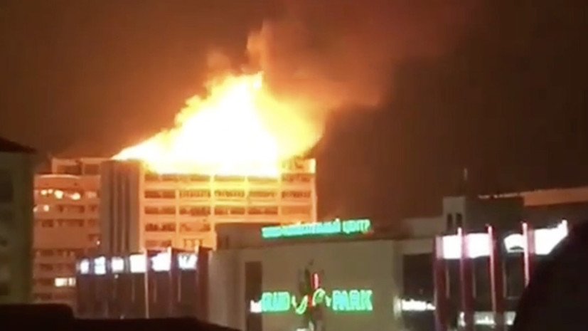 В Грозном на крыше 12-этажного дома произошёл пожар