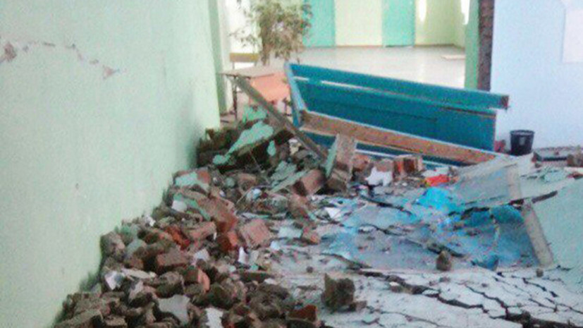 Источник сообщил об обрушении стены в школе в Новосибирской области