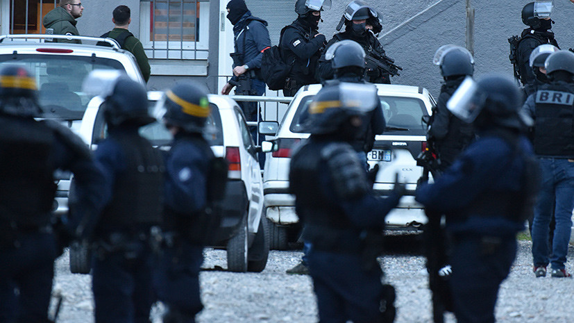Во Франции задержан пытавшийся протаранить на автомобиле группу военных