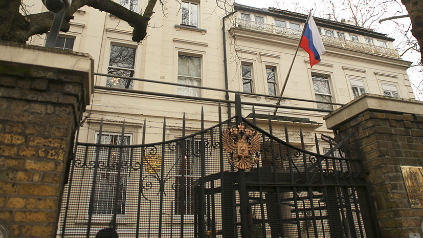 Посольство России похвалило Джонсона за хороший литературный вкус